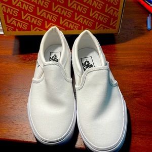 Vans true white classic slip-on - women size 6, men’s size 4.5